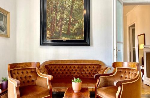 Herminamezo Appartement | Villa with terrace overlooking the city park