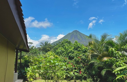 Arenal Hot Springs Villa | Villa With the Best Arenal Volcano Views: 4 Guests, Nature & Small Kitchen