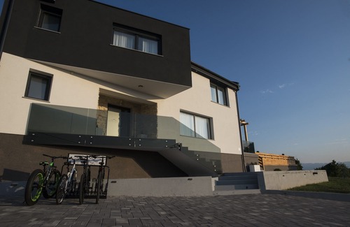 Udbina Maison | Villa avec deux piscines