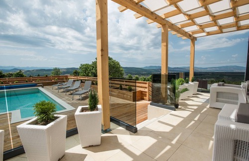 Udbina Maison | Villa avec deux piscines
