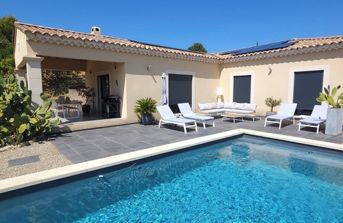 Crillon-le-Brave Villa | VILLA WITH VIEW OF MONT VENTOUX equipped for cyclists