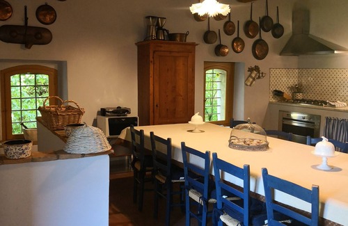 Vorno Villa | Villa XVI sec Avec piscine d'eau salée Wifi A / C dans une zone clôturée
