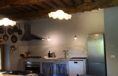 Vorno Villa | Villa XVI sec Avec piscine d'eau salée Wifi A / C dans une zone clôturée