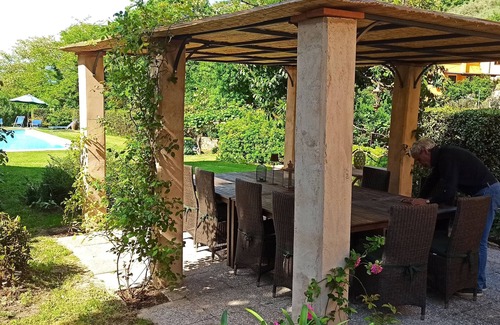 Vorno Villa | Villa XVI sec Avec piscine d'eau salée Wifi A / C dans une zone clôturée