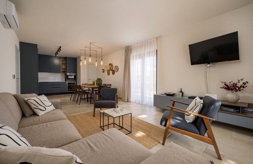 Vabriga Villa | Villa Zora - Belle villa avec piscine privée et jacuzzi, pres de la plage