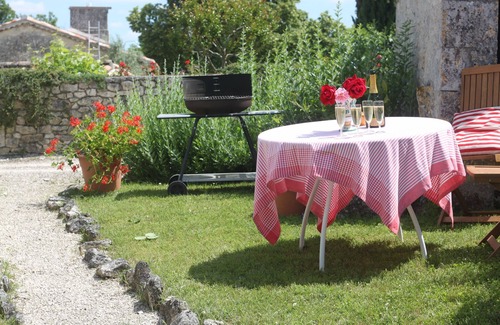 Valeilles Maison | Village - Belle ferme en pierre restaurée dans un hameau français isolé