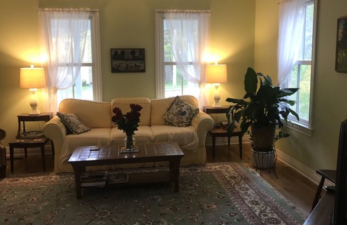Cazenovia Maison | Village Colonial Cazenovia 1 Block from Lake & Town