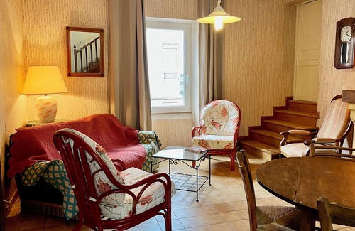 Brusque Maison | Village house and meadow in South Aveyron near river and lake