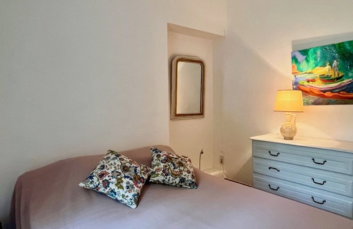 Brusque Maison | Village house and meadow in South Aveyron near river and lake