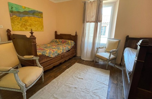 Brusque Maison | Village house and meadow in South Aveyron near river and lake