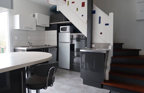 Mouleydier Maison | Maison de village rénovée avec soins, dans un esprit moderne et fonctionnel.