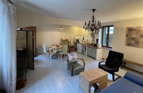 Saint-Lupicin Maison | Village house with garden