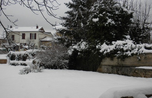 Saint-Lupicin Maison | Village house with garden