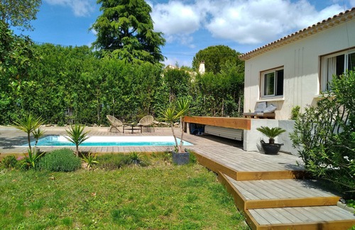 Caveirac Maison | Maison de village proche Nîmes, Piscine, cabane perchée, trampo, Clim, plancha