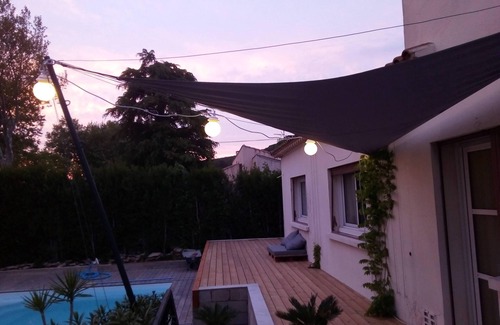 Caveirac Maison | Maison de village proche Nîmes, Piscine, cabane perchée, trampo, Clim, plancha