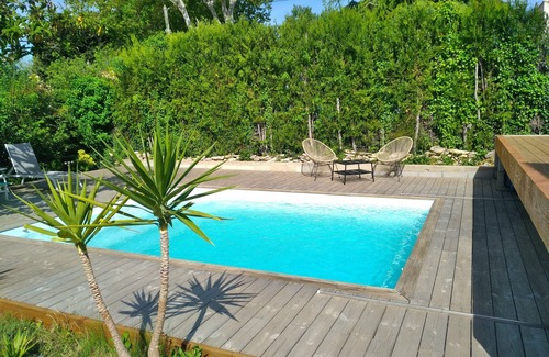 Caveirac Maison | Maison de village proche Nîmes, Piscine, cabane perchée, trampo, Clim, plancha