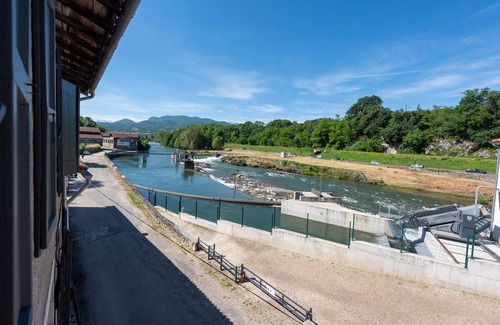 Saint-Lizier Maison | Village house with garden, on the banks of a river in a listed village