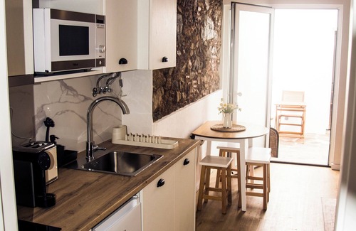 Moura Maison | Village house with two apartments and shared patio -Casa da Oliveira