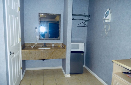 Smithville Maison | Village Inn and Suites