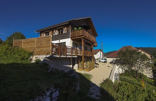 Les Moussieres Appartement | Village situé au cœur du Parc Naturel Régional du Haut-Jura à un ave