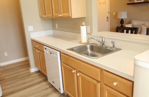 Villages of Five Points Copropriété | Village of Five Points, pet friendly condo!