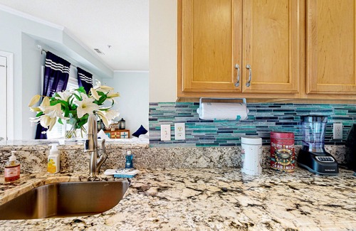 Villages of Five Points Copropriété | Village of Five Points pet friendly condo with pool, gym, and tennis access