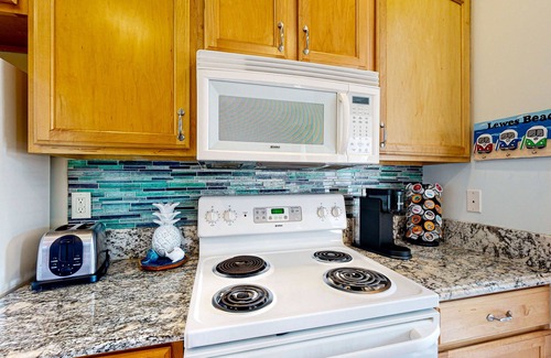 Villages of Five Points Copropriété | Village of Five Points pet friendly condo with pool, gym, and tennis access
