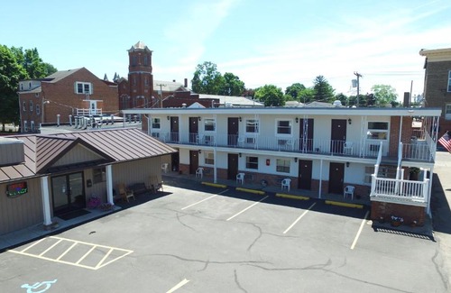 Watkins Glen Hôtel | Villager Motel & Glen Manor Estate