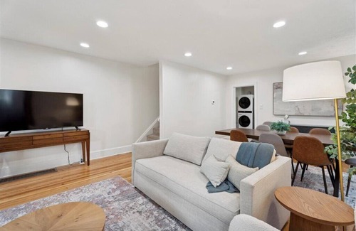 Ardmore Maison | Villanova,Haverford Homecoming short walk to Main Line Restaurants and Shops!