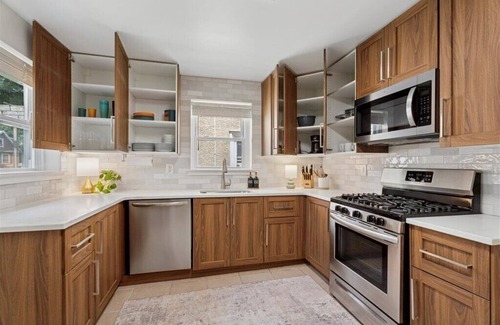 Ardmore Maison | Villanova,Haverford Homecoming short walk to Main Line Restaurants and Shops!