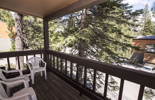 Lake Forest Copropriété | 3br confortable et plaisant, 2ba Condo avec HOA Services, 1. 5 Miles de Tahoe City!