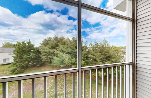 Rehoboth Beach Copropriété | Villas at Bay Crossing pet friendly condo w/shared pool, balcony