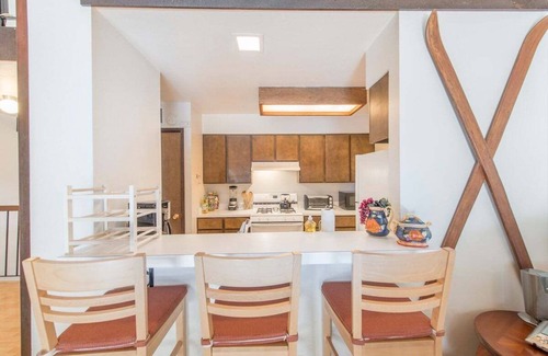 Dollar Point Copropriété | Nouvelle liste! Excellent emplacement à quelques minutes du ski, du lac et de la ville de Tahoe!