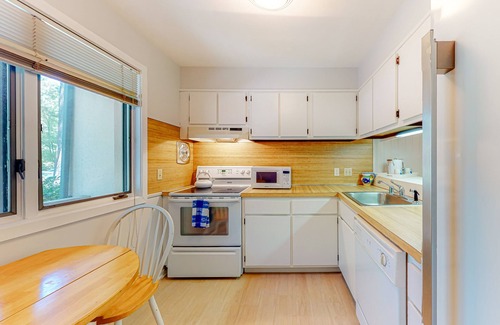 Bethany Beach Copropriété | Villas of Bethany West - 792B Salt Pond Circle | Lovely condo with pool & tennis