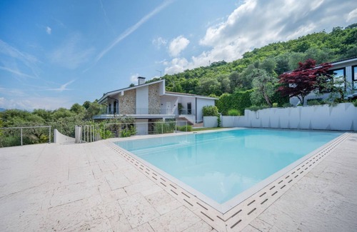 Frader Villa | VillasGarda - Villa Lorena Carbona