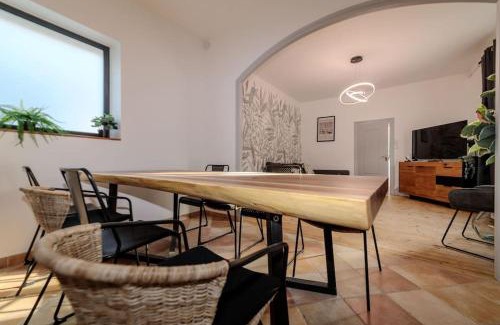 Vallieres Maison | VILLE ET VOLCANS - Maison 9 couchages avec garage et extérieur
