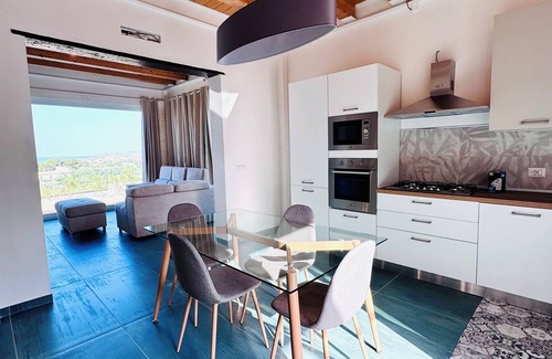 Cava dʼAliga Villa | Villetta Il Maso in Cava d'Aliga a minute's drive from the sea. Private pool