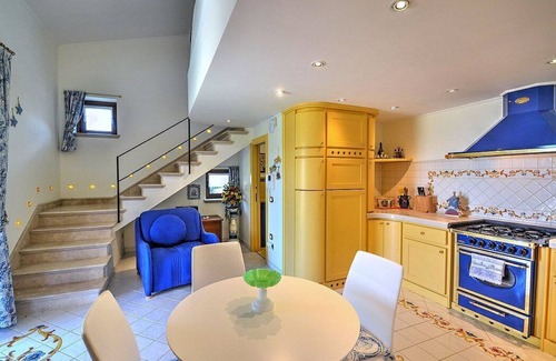 Castellabate Maison | Villino Brianna: Un chalet caractéristique face au soleil et à la mer.