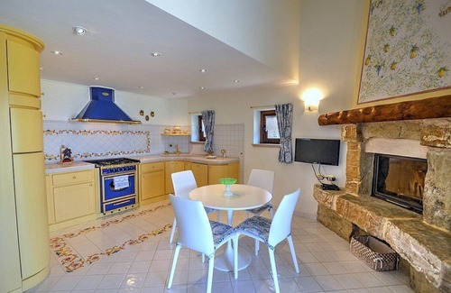 Castellabate Maison | Villino Brianna: Un chalet caractéristique face au soleil et à la mer.