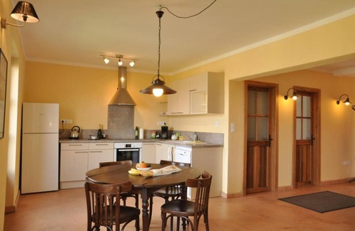 Poilhes Appartement | Vinauberge - Gîte Syrah: Avec terrasse et jardin entre Canal du Midi & Vignoble