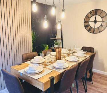 Chelmondiston Maison | Vine Cottage- Stunning newly renovated cottage