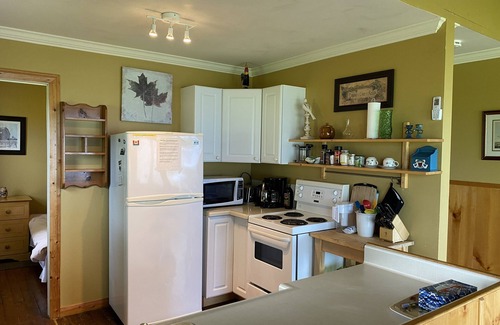 Louth Cottage | Vineyard Cottage on the Lake