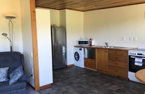 Renwick Cabine | Vineyard Cottage in Blenheim on the Golden Mile