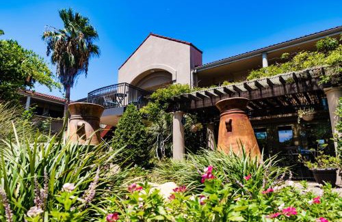 College Station Hôtel | Vineyard Court Designer Suites Hotel