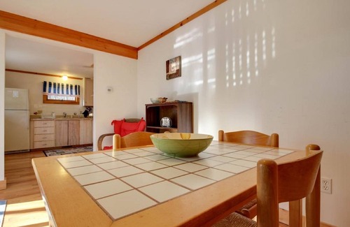 Vineyard Haven Maison | Vineyard Haven Guest House - 4 personnes, A / C, à pied de la ville