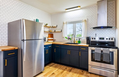Lakemont Maison | Vineyard & Lake Views | Newly Remodeled | Pet Friendly