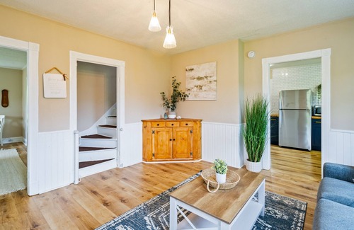 Lakemont Maison | Vineyard & Lake Views | Newly Remodeled | Pet Friendly