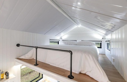 Toolleen Maison | Vineyard Retreat by Tiny Away
