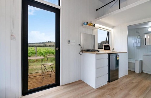 Toolleen Maison | Vineyard Retreat by Tiny Away