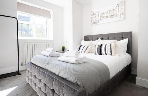 Howlett End Maison | Vineyard Style 2BR with Garden and Parking